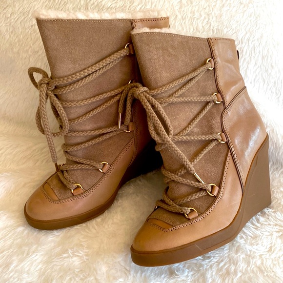 NEW MK MICHAEL KORS Leather Wedges Winter Boots Sheep Fur Lining Size 8 - Picture 1 of 17